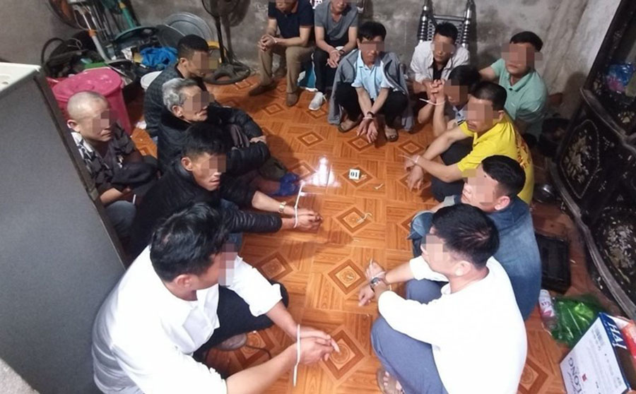 Thu giữ 300 tỷ đồng cùng nhiều tang vật trong CLB Baccarat trá hình cờ bạc tại Hưng Yên